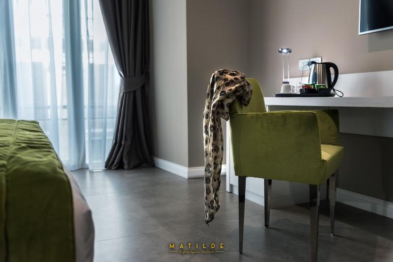 Large Single Room image 3