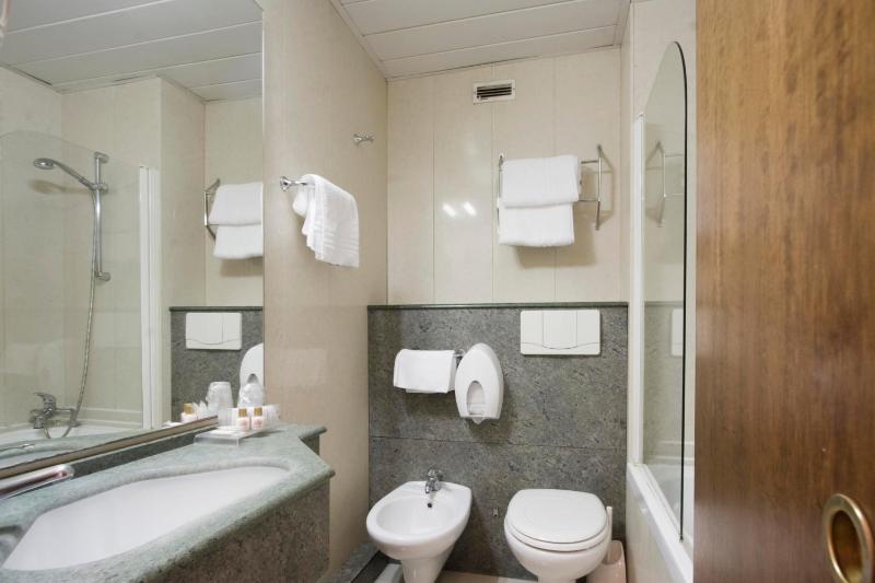 Standard Double Room image 4