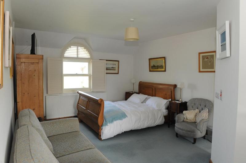 Large Double Room image 2