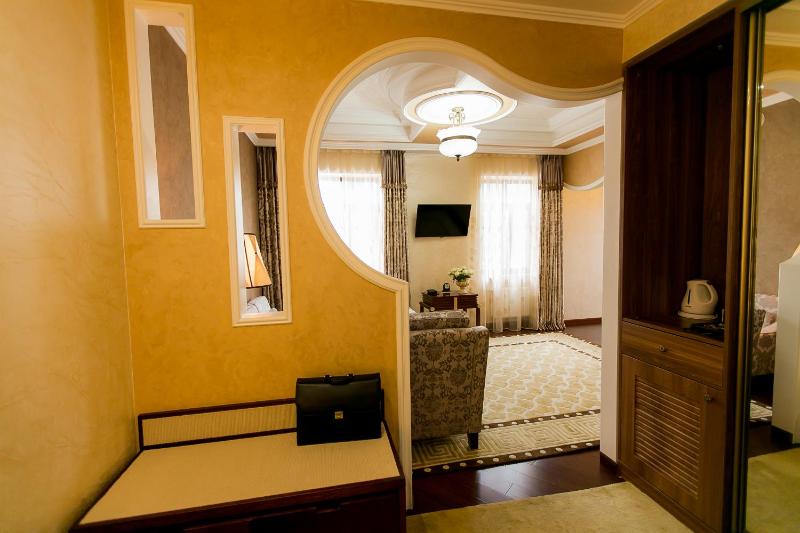 Suite with Spa Bath image 2