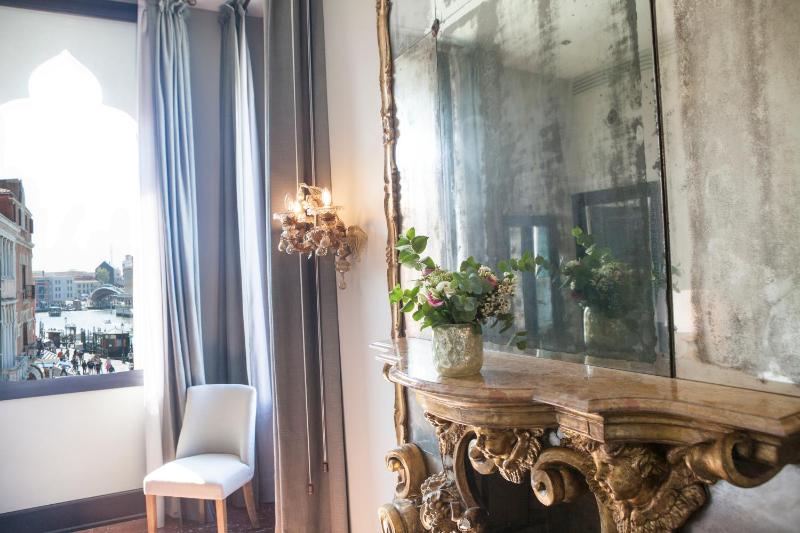 Deluxe Suite image 3