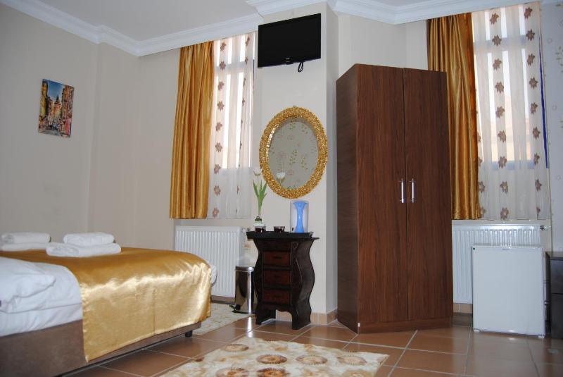 Standard Triple Room image 3