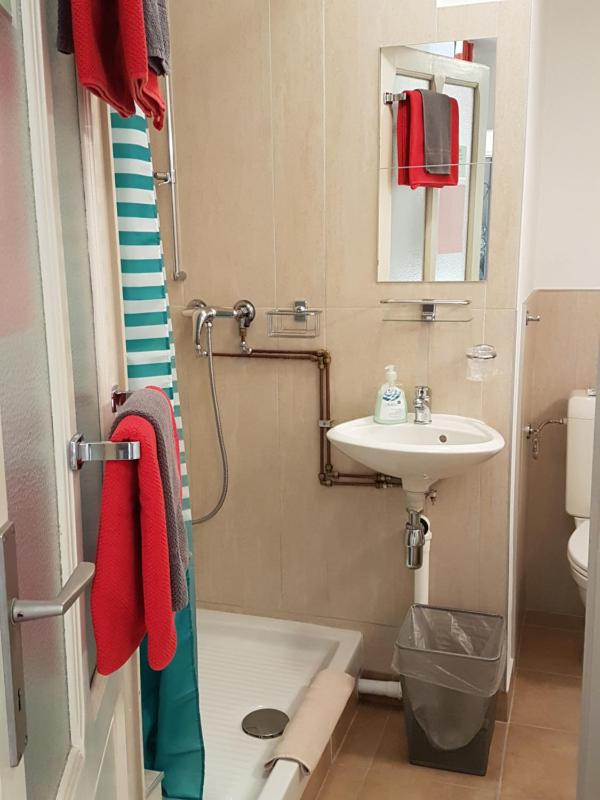 Economy Double Room image 2