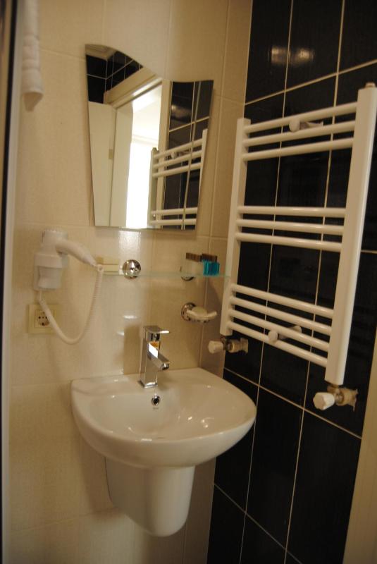 Standard Triple Room image 3