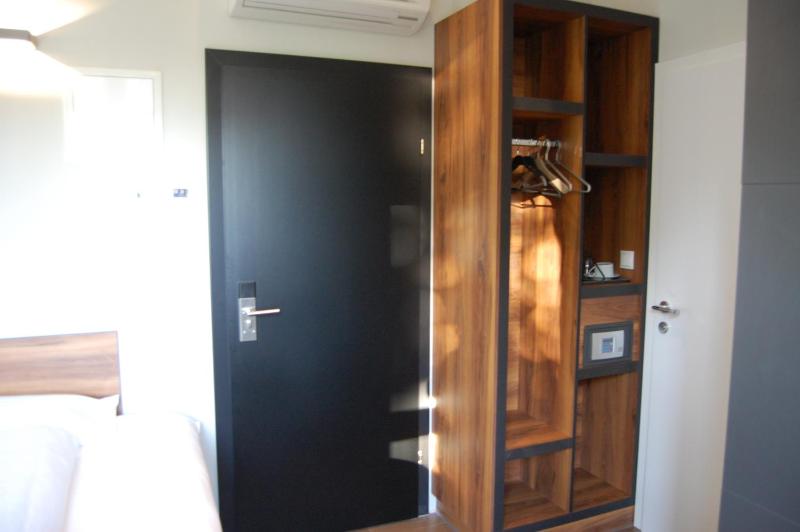 Single Room image 4