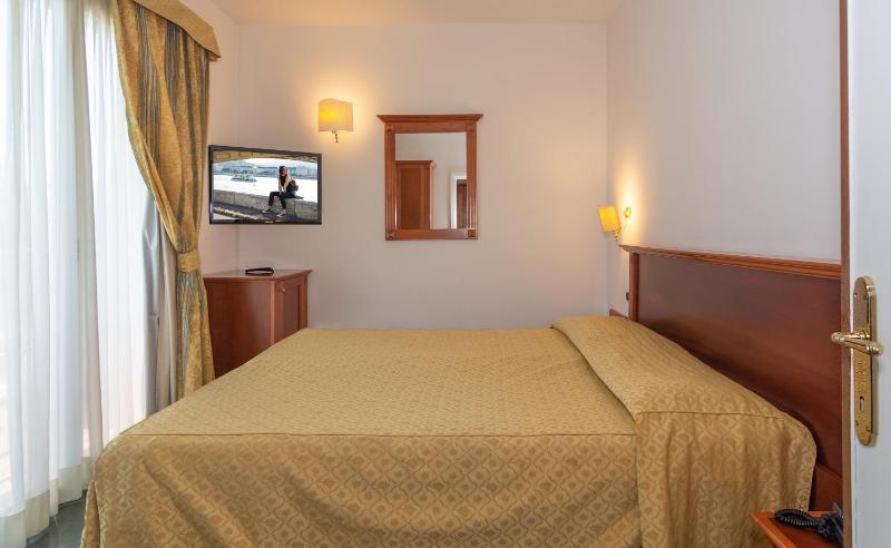 One-Bedroom Apartment image 4