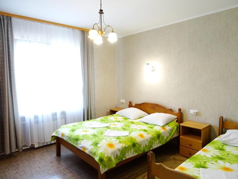 Basic Triple Room image 2