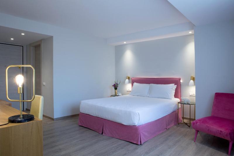 Deluxe Double Room image 1