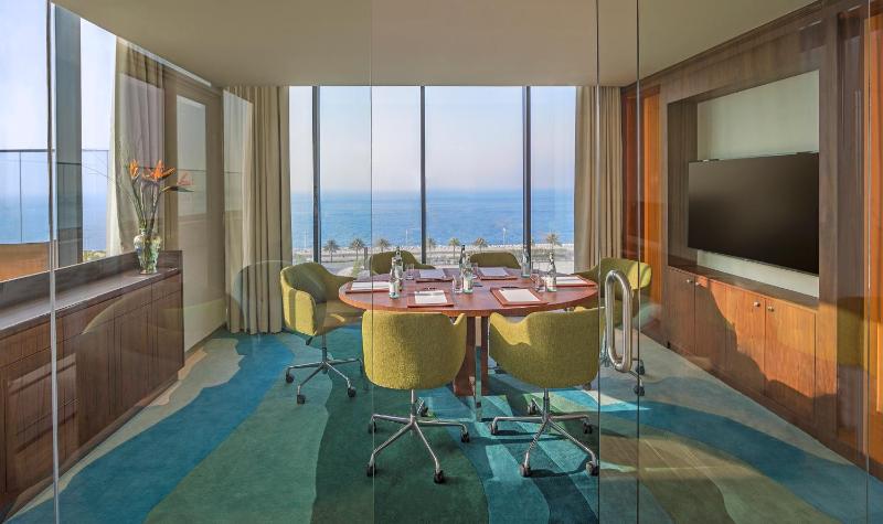 Premium One-Bedroom Suite with Balcony and Sea View - Club Lounge Access image 3