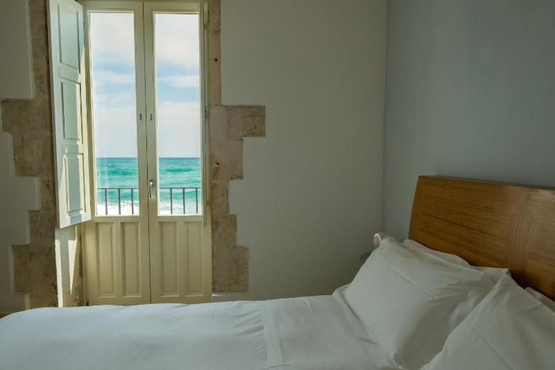 Double Room with Sea View image 4