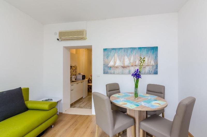Superior Studio Apartment image 2