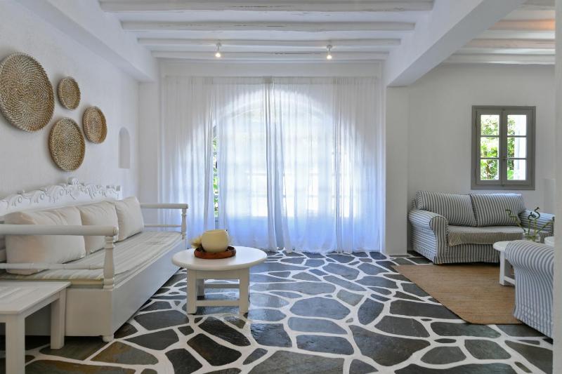 Santa Flora 3 Bedroom House â Parikiaâs Edge - image 22