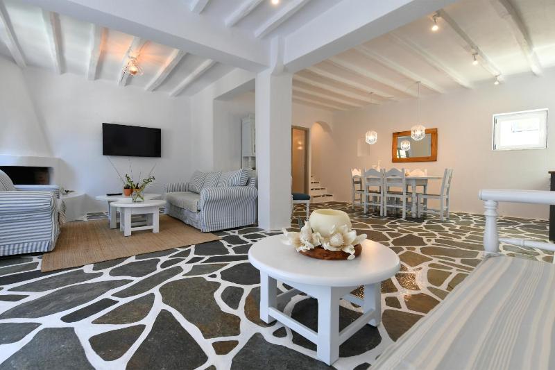 Santa Flora 3 Bedroom House â Parikiaâs Edge - image 23