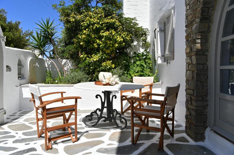 Santa Flora 3 Bedroom House â Parikiaâs Edge - image 12