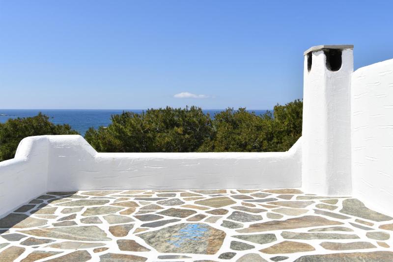 Santa Flora 3 Bedroom House â Parikiaâs Edge - image 17