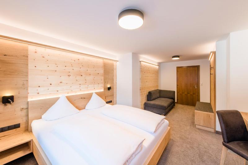 Double Room with Shower image 3