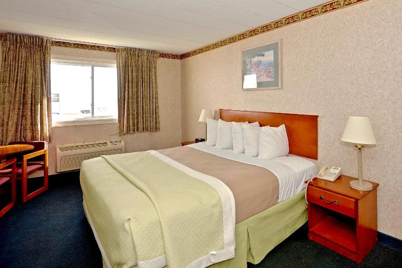 King Room - Non-Smoking image 4