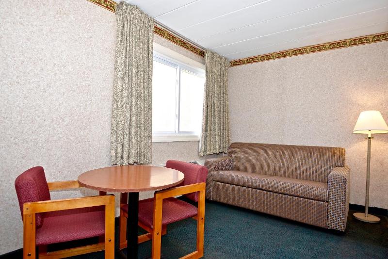 Suite with Two Double Beds and Sofa Bed - Non-Smoking image 2