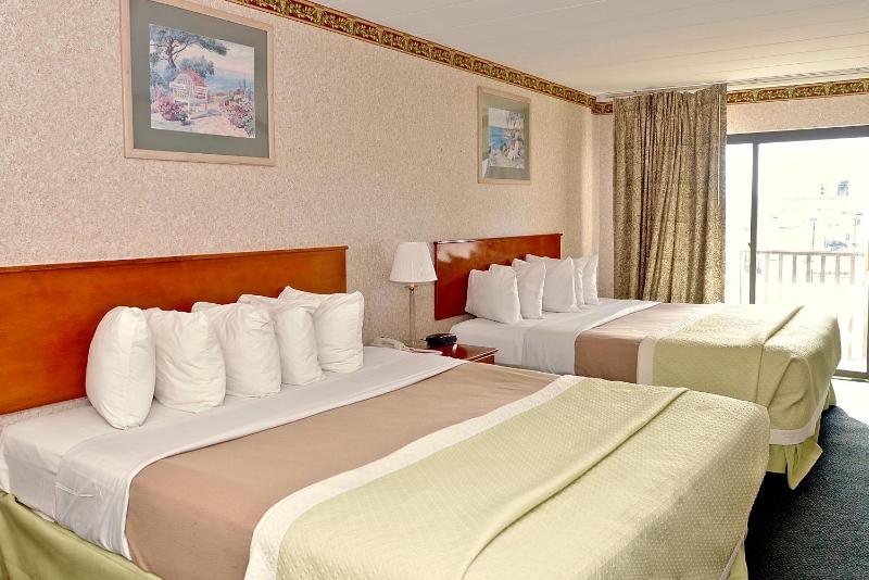 King Suite with Two King Beds - Non-Smoking image 2