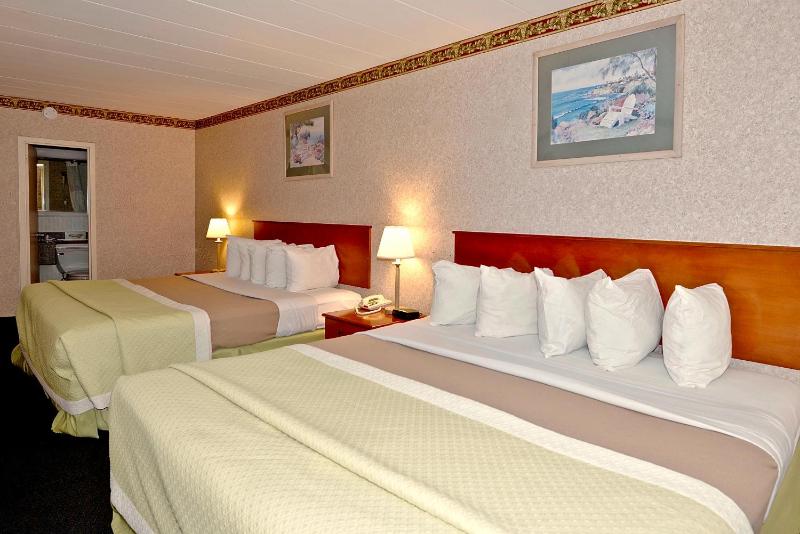 King Suite with Two King Beds - Non-Smoking image 4