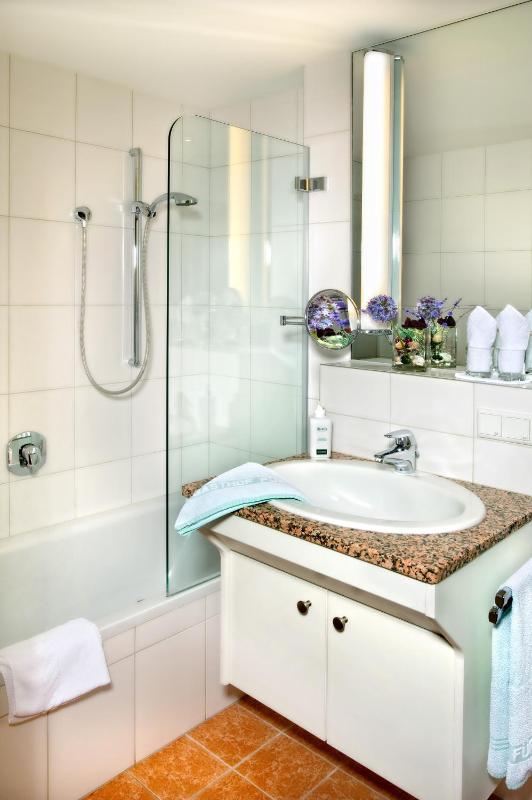 Comfort Double Room with Balcony and Lake View image 2