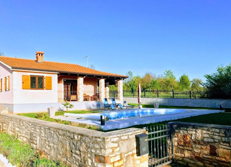 Villa Daisy Images