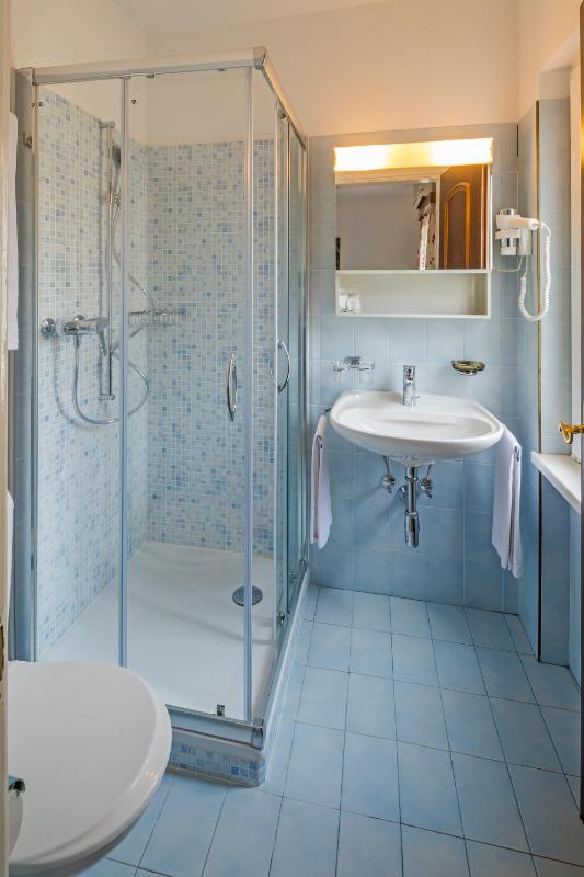 Single Room image 2
