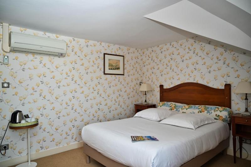 Double Room - Attic image 3