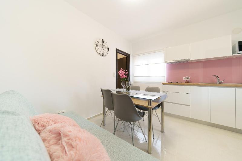 One-Bedroom Apartment image 2