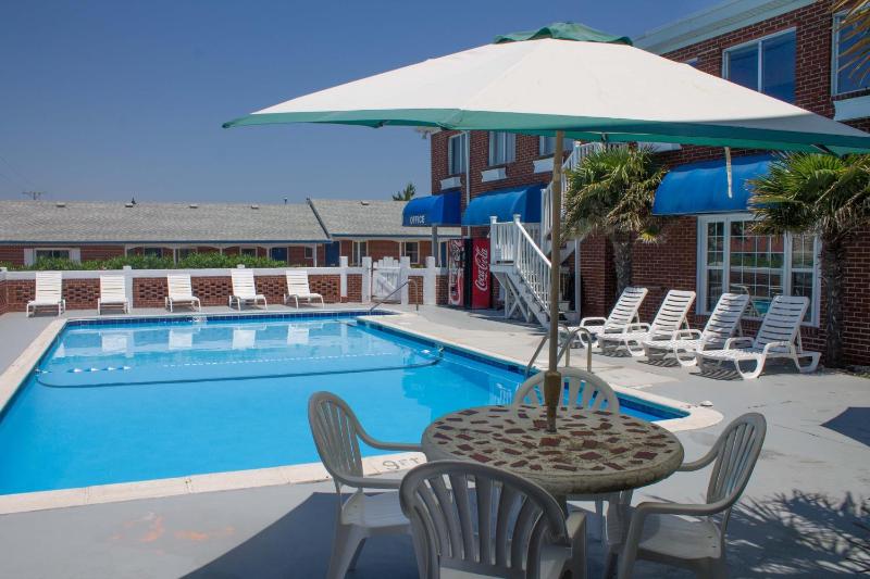 Colonial Inn - image 3