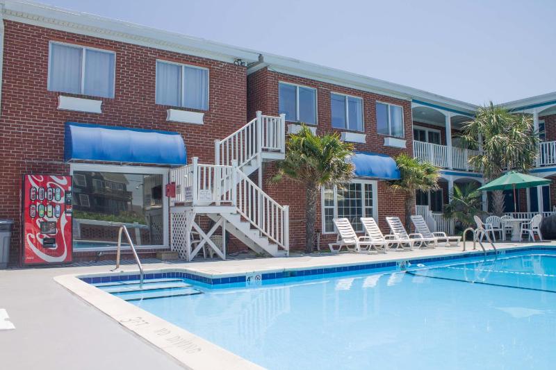 Colonial Inn - image 17