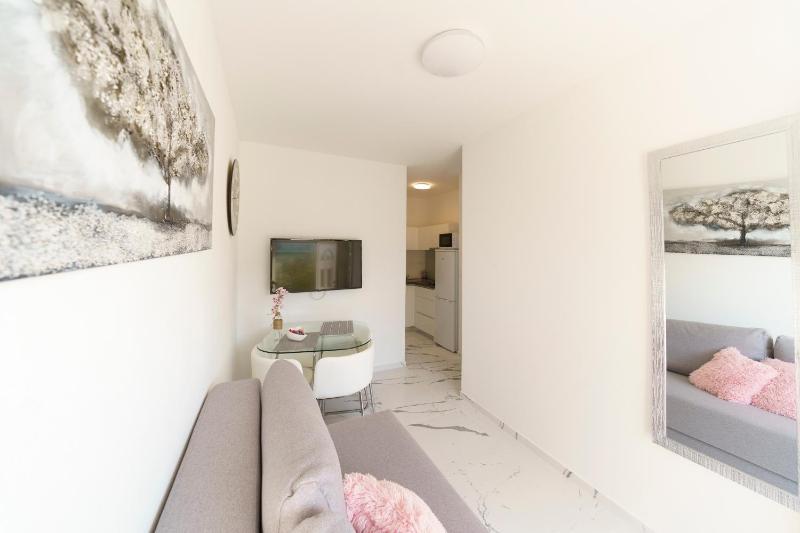 Apartment with Garden View image 3