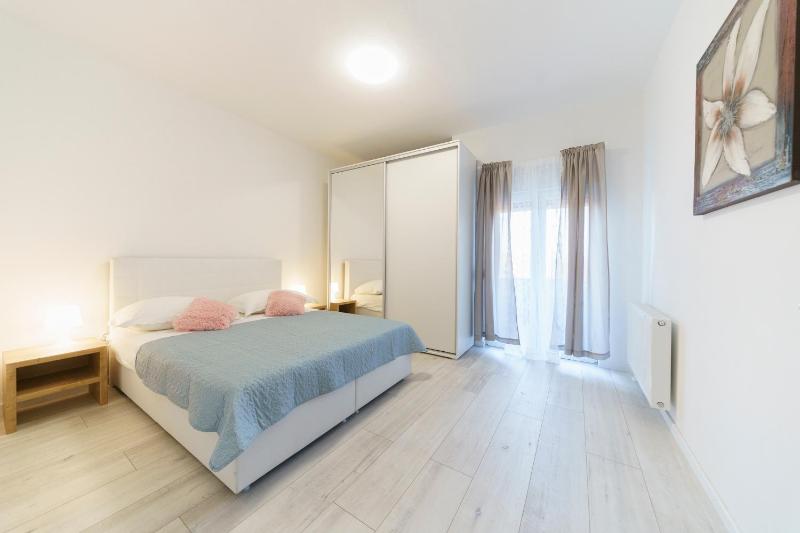 Deluxe Apartment image 2
