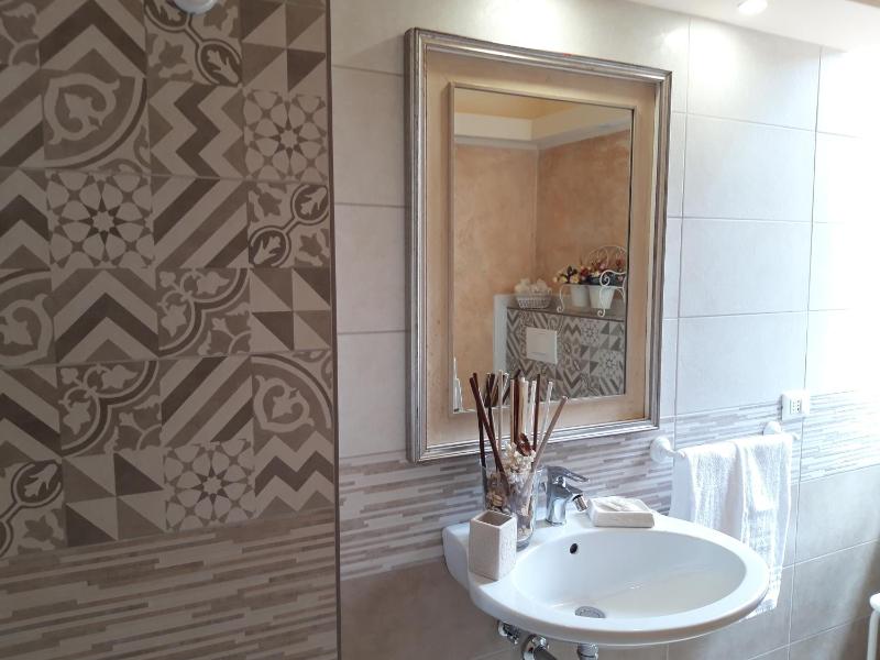 Superior Double Room with Balcony image 4