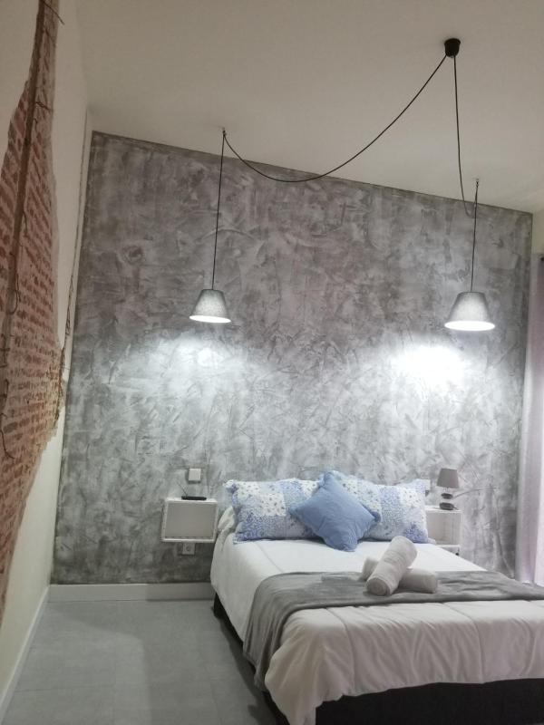 Standard Double or Twin Room with Balcony and Shared Exterior Bathroom image 4