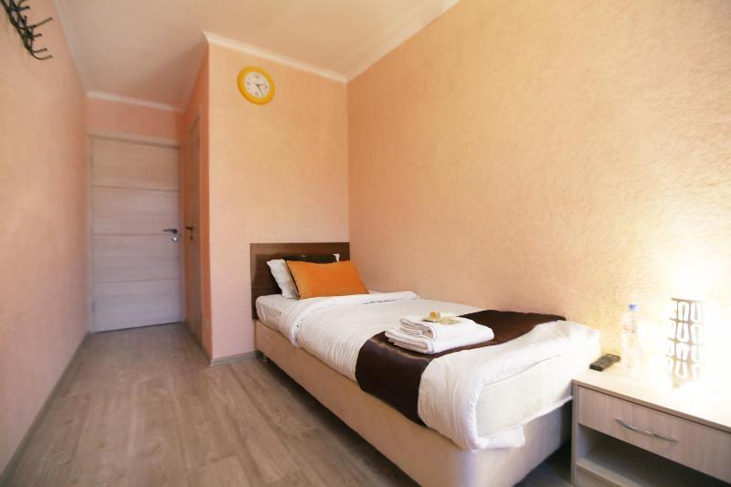 Single Room image 3