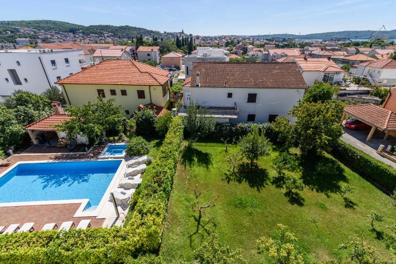 Two-Bedroom Apartment with Balcony, Garden View and Pool View 2 image 4