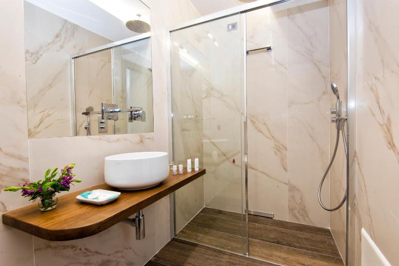 Double Room with Balcony and Sea View image 1