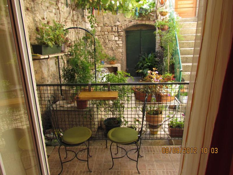 Studio - Ground Floor image 2