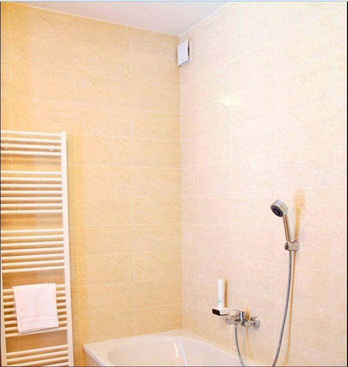 Twin Room image 3