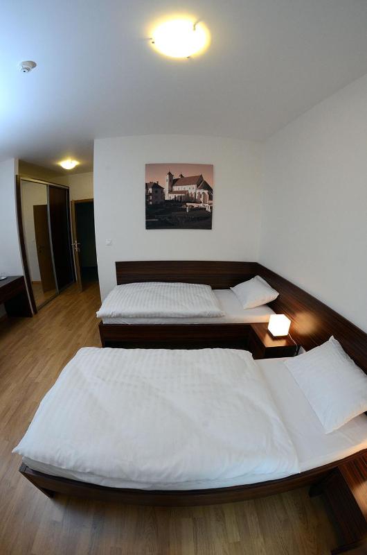 Twin Room image 2