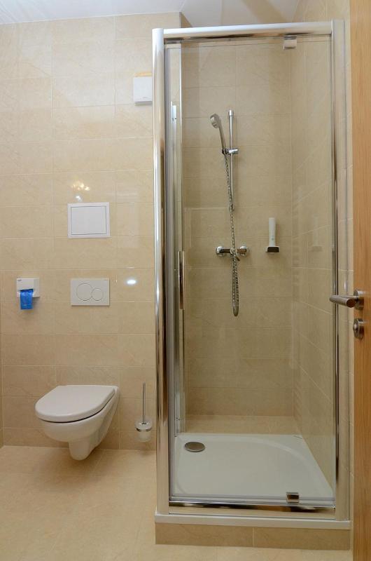 Twin Room image 4