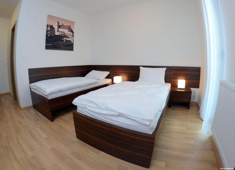 Twin Room image 3