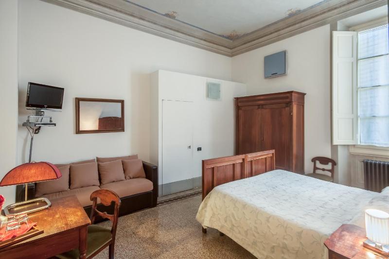 Double or Twin Room with Private Bathroom image 4