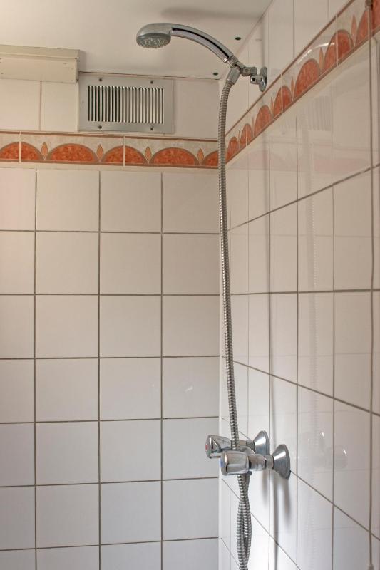 Quintuple Room with Shared Bathroom image 2