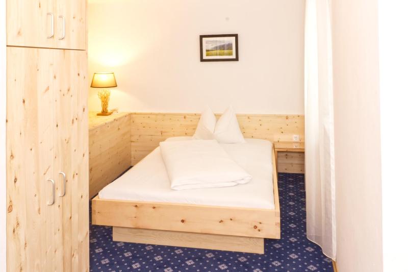 Single Room image 4