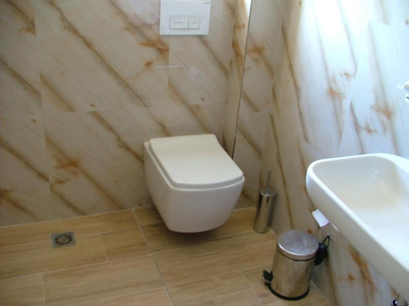 Double Room image 3