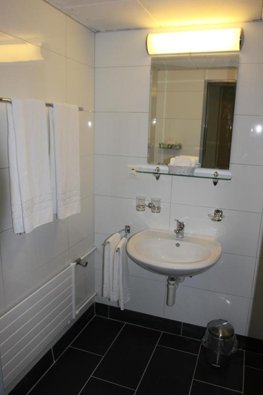 Standard Double Room image 3