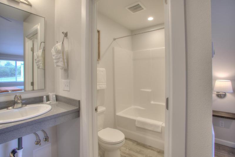 Queen Suite with Two Queen Beds image 2