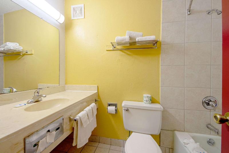  Queen Room with Two Queen Beds - Disability Access Non-Smoking  image 2